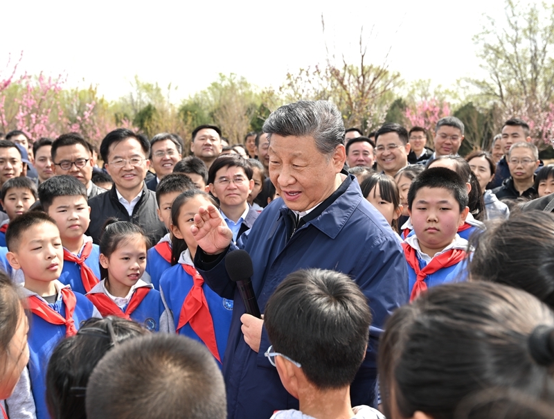 习近平在参加首都义务植树活动时强调
汇聚共建美丽中国磅礴力量
让祖国大地更加绿意盎然生机勃发
李强赵乐际王沪宁蔡奇丁薛祥李希韩正参加「相关图片」