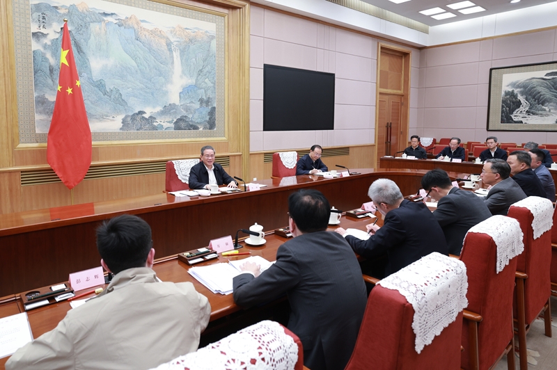 李强主持召开经济形势专家和企业家座谈会「相关图片」