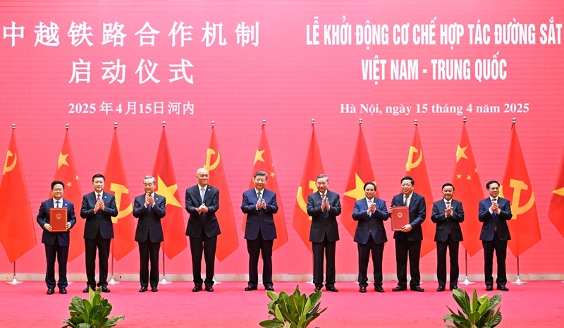 习近平同越共中央总书记苏林、越南国家主席梁强共同会见中越人民大联欢活动代表「相关图片」