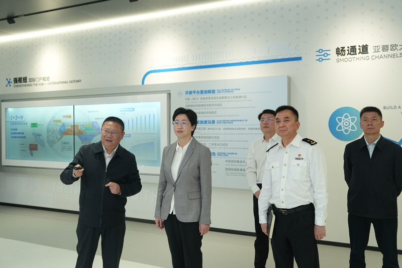 施小琳调研稳外贸工作并召开重点外贸企业座谈会
坚定信心保持定力
齐心协力推动外贸稳定发展「相关图片」