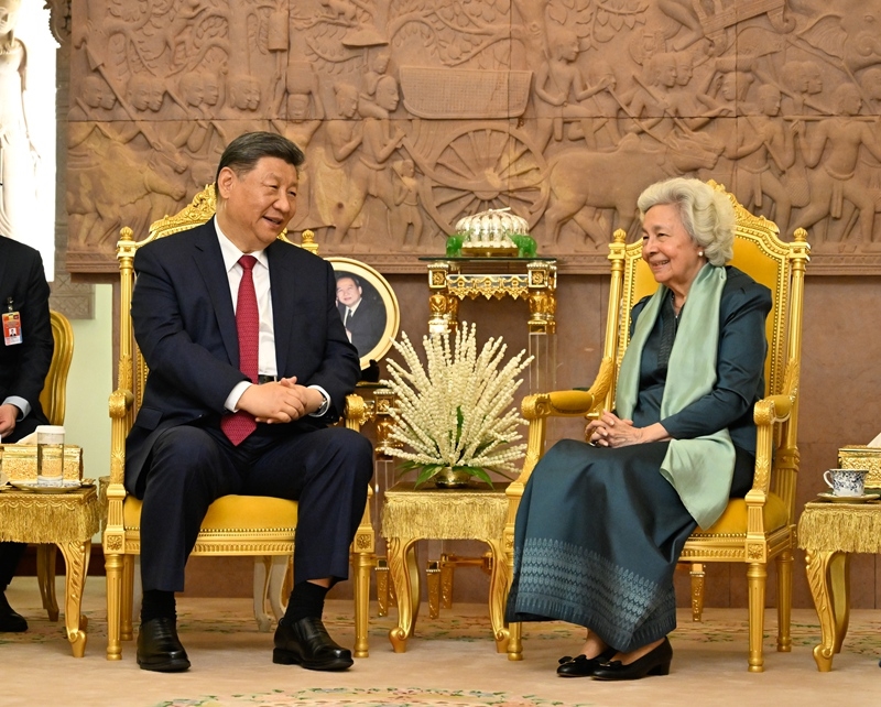 习近平会见柬埔寨太后莫尼列「相关图片」