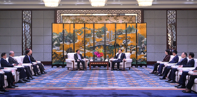 王晓晖施小琳会见两岸企业家峰会
台湾方面理事长刘兆玄等重要嘉宾代表「相关图片」