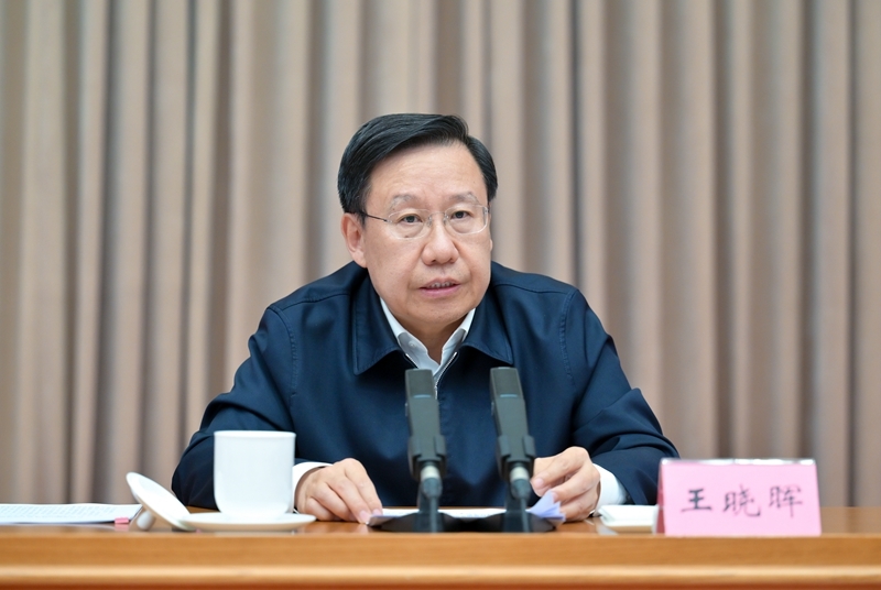 王晓晖主持召开省委警示教育会强调 
把开展警示教育作为重要内容抓紧抓好 
教育引导全省党员干部知止存畏遵规守纪 
施小琳田向利出席「相关图片」