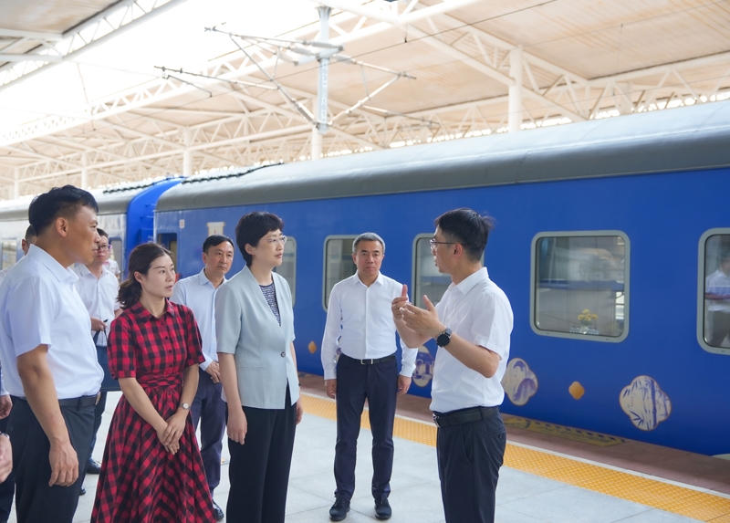 施小琳在成都调研消费外贸工作时强调
多措并举强文旅促消费稳外贸
持续巩固和增强经济稳中向好势头「相关图片」