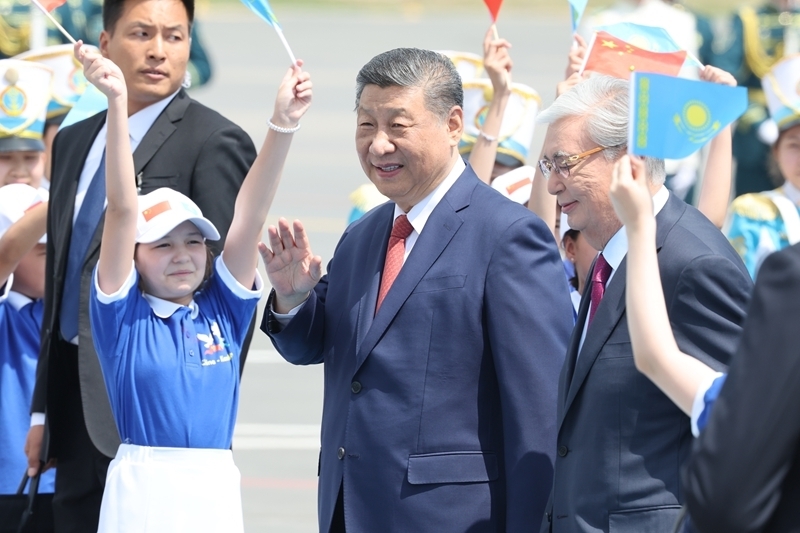习近平抵达阿斯塔纳出席第二届中国—中亚峰会「相关图片」