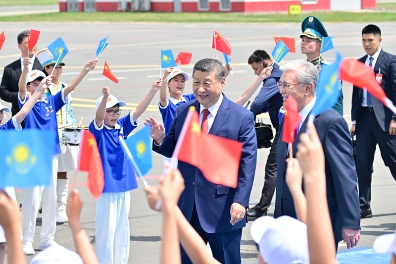 习近平抵达阿斯塔纳出席第二届中国—中亚峰会「相关图片」