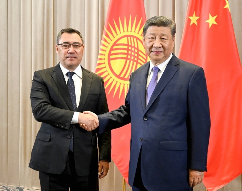 习近平会见吉尔吉斯斯坦总统扎帕罗夫「相关图片」