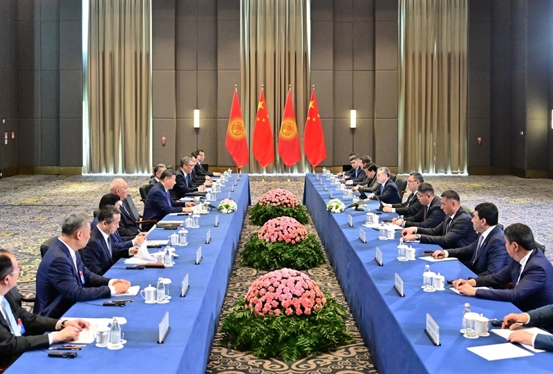 习近平会见吉尔吉斯斯坦总统扎帕罗夫「相关图片」