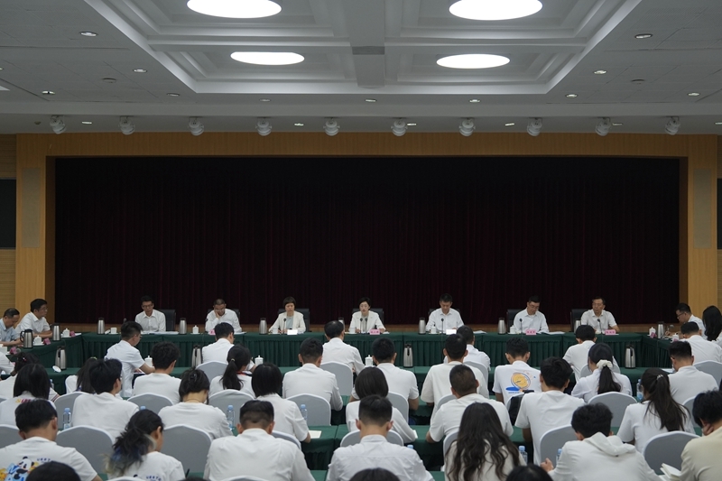 施小琳在电子科技大学同师生座谈交流 
充分发挥科研创新生力军作用 
携手服务国家战略推动四川高质量发展取得新成效「相关图片」