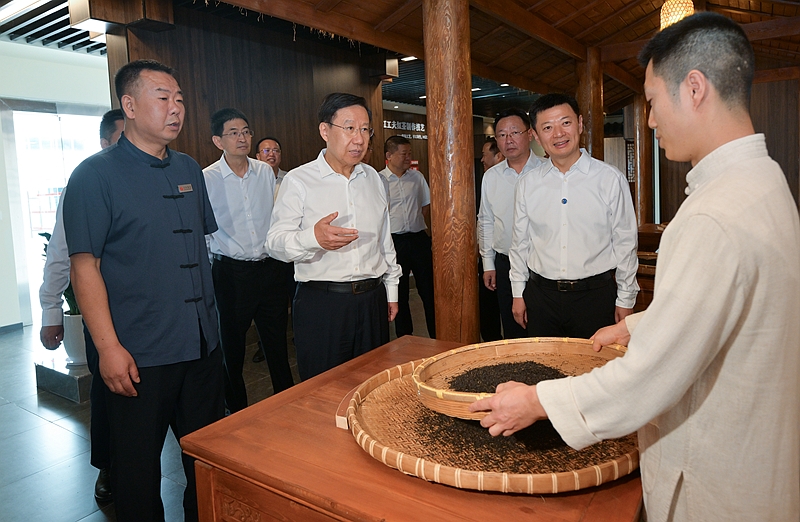 王晓晖在宜宾市泸州市调研时强调
以务实作风做好文旅深度融合大文章
更好增进民生福祉助推经济社会高质量发展「相关图片」