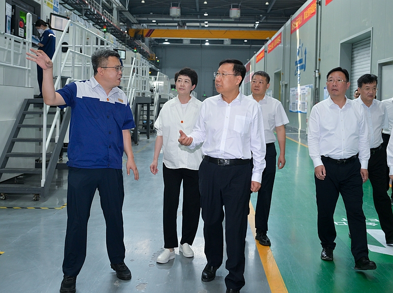 王晓晖在宜宾市泸州市调研时强调
以务实作风做好文旅深度融合大文章
更好增进民生福祉助推经济社会高质量发展「相关图片」