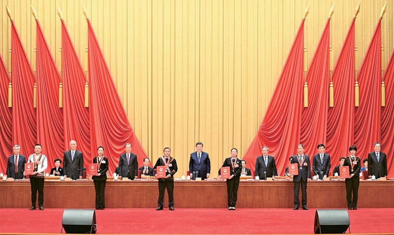 习近平：团结奋斗是中国人民创造历史伟业的必由之路  「相关图片」