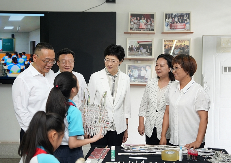 施小琳在遂宁调研时强调 
 擦亮比较优势着力培育产业新动能 持续推动高质量发展增进民生福祉  「相关图片」