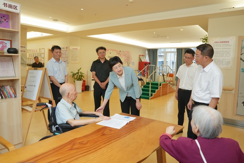 施小琳在乐山调研时强调 
 发挥独特优势加快推动高质量发展 
扎实促进经济稳定向好民生持续改善  「相关图片」