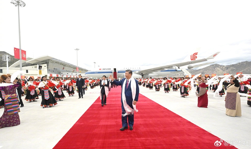 习近平率中央代表团抵达拉萨出席西藏自治区成立60周年庆祝活动  「相关图片」