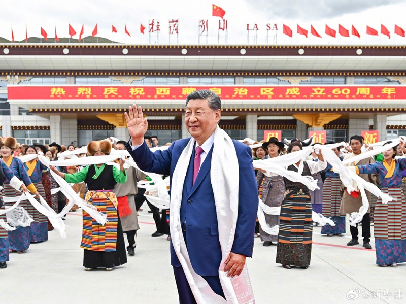 习近平率中央代表团抵达拉萨出席西藏自治区成立60周年庆祝活动  「相关图片」