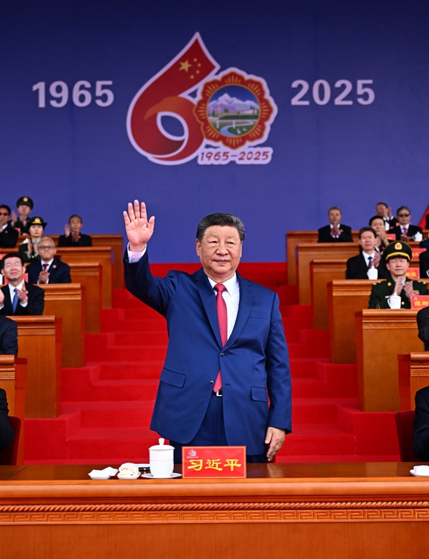 西藏自治区成立60周年庆祝大会隆重举行
中共中央全国人大常委会国务院全国政协中央军委致电祝贺
习近平出席大会
王沪宁出席并讲话 蔡奇出席「相关图片」