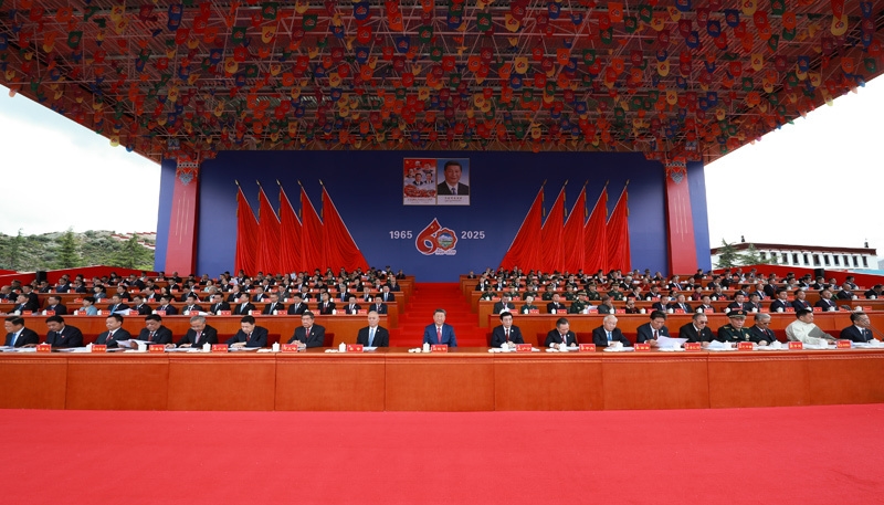 西藏自治区成立60周年庆祝大会隆重举行
中共中央全国人大常委会国务院全国政协中央军委致电祝贺
习近平出席大会
王沪宁出席并讲话 蔡奇出席「相关图片」