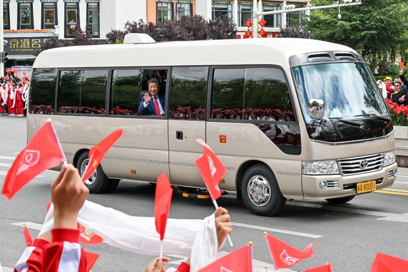 习近平在出席西藏自治区成立60周年庆祝活动后返回北京  「相关图片」