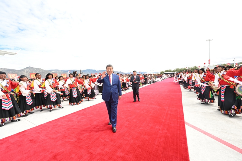 习近平在出席西藏自治区成立60周年庆祝活动后返回北京  「相关图片」