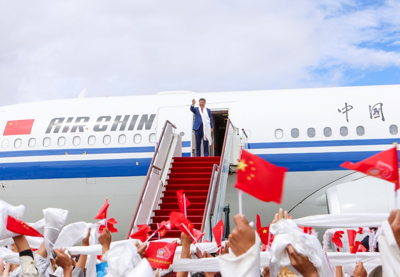 习近平在出席西藏自治区成立60周年庆祝活动后返回北京  「相关图片」