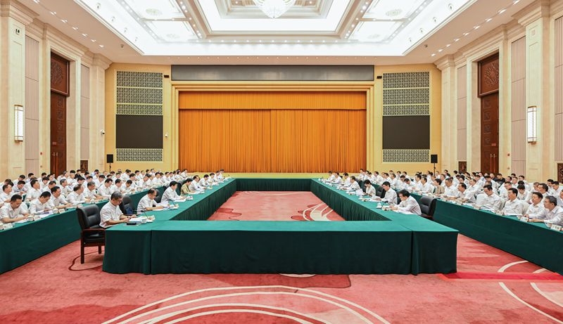 推动成渝地区双城经济圈建设重庆四川党政联席会议第十一次会议召开
站在新的历史起点携手推动双城经济圈建设
尽快成为带动西部高质量发展的重要增长极和新的动力源
袁家军通报主要成果及重庆市下一步打算 王晓晖通报四川省下一步打算
胡衡华施小琳分别通报有关情况「相关图片」
