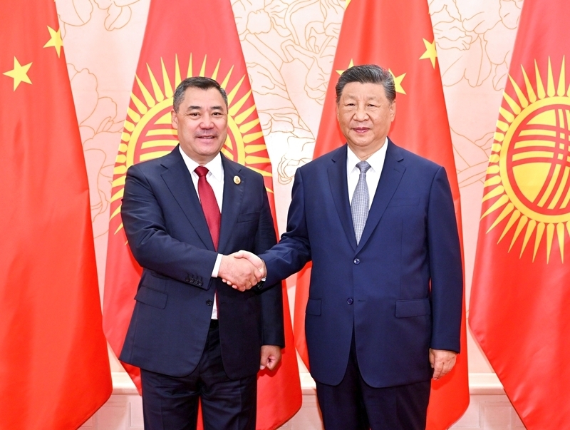习近平会见吉尔吉斯斯坦总统扎帕罗夫  「相关图片」
