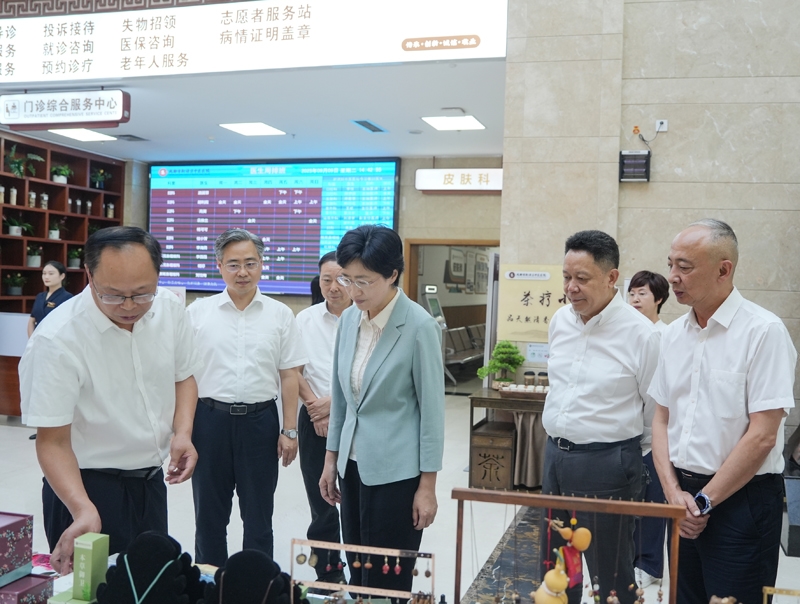 施小琳在成都调研医共体建设并召开专题会议
持续推动医共体建设扩面提质增效
促进优质医疗资源下沉共享 更好满足群众健康需求「相关图片」