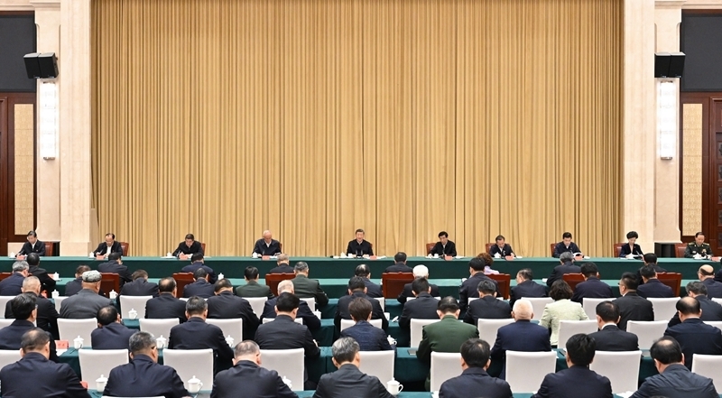 习近平在听取新疆维吾尔自治区党委和政府工作汇报时强调：完整准确全面贯彻新时代党的治疆方略 努力建设团结和谐、繁荣富裕、文明进步、安居乐业、生态良好的社会主义现代化新疆「相关图片」