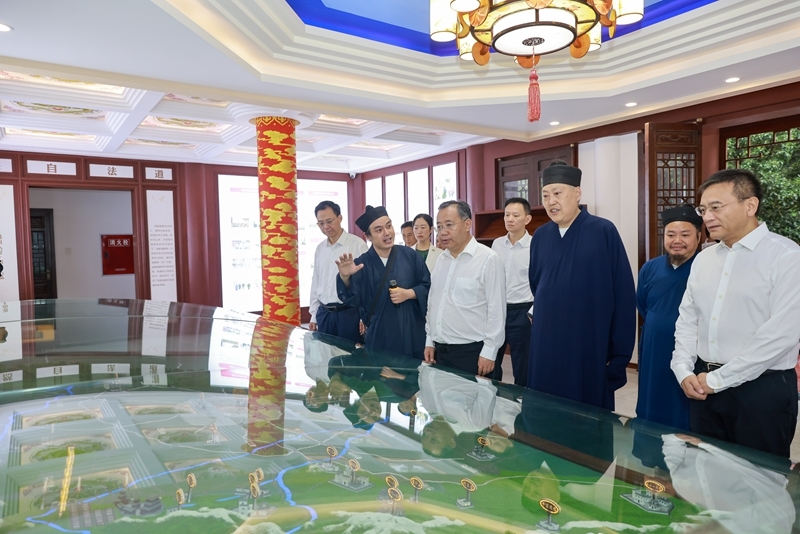 普布顿珠赴成都市调研道教中国化工作并主持召开座谈会