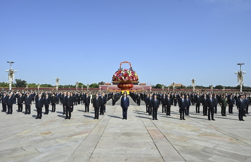 烈士纪念日向人民英雄敬献花篮仪式在京隆重举行
习近平李强赵乐际王沪宁蔡奇丁薛祥李希韩正出席「相关图片」