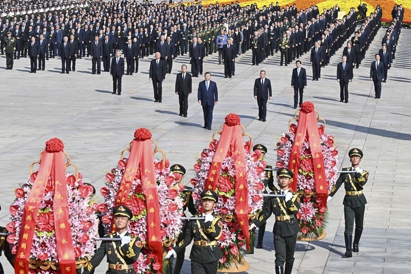烈士纪念日向人民英雄敬献花篮仪式在京隆重举行
习近平李强赵乐际王沪宁蔡奇丁薛祥李希韩正出席「相关图片」