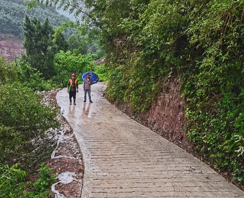泸州合江县榕山镇乡贤自建农村路乡村跑出加速跑