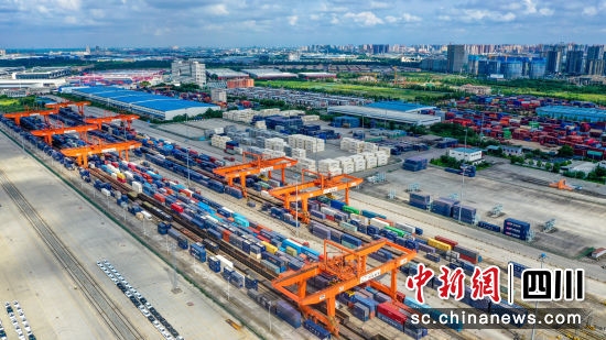 成都青白江国际铁路港。 张浪 摄