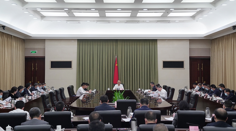 黄强主持召开省政府党组（扩大）会议
深入学习贯彻习近平总书记重要讲话精神
用高质量发展检验主题教育成效「相关图片」