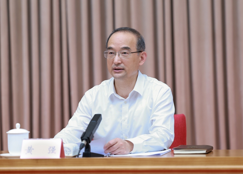 王晓晖在第31届世界大学生夏季运动会四川省动员大会上强调
当好东道主 奋战一百天 喜迎大运会
举全省之力精益求精做好各项筹备工作
黄强主持「相关图片」