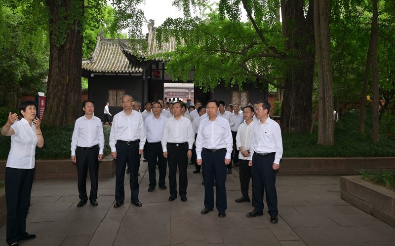 王晓晖率省级领导干部在眉山市开展主题教育实地学习时强调
坚持学思用贯通知信行统一
一步一个脚印把领袖关怀和嘱托落到实处「相关图片」