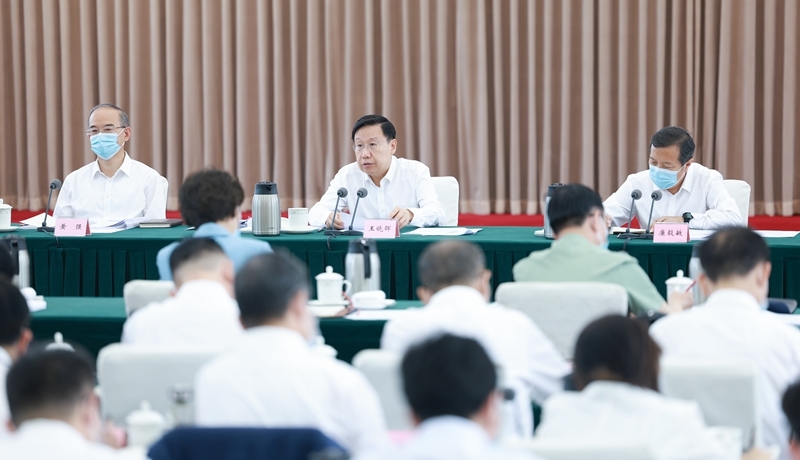 省委常委会召开(扩大)会议
深入学习习近平总书记来川视察和对四川工作系列重要指示精神
牢记嘱托再出发 感恩奋进担使命
一步一个脚印把总书记为四川擘画的宏伟蓝图变为美好现实「相关图片」