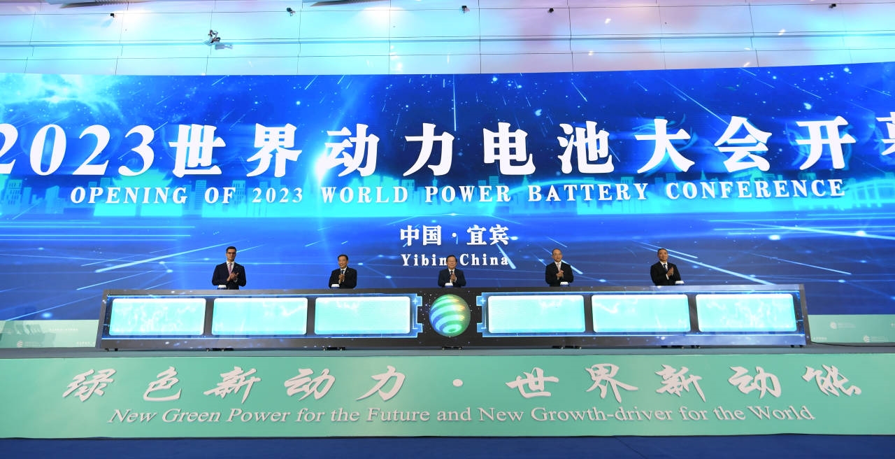 2023世界动力电池大会在宜宾开幕
万钢致辞 西雅尔多·彼得视频致辞 苗圩作主题演讲 黄强致欢迎辞
辛国斌常启德分别致辞「相关图片」