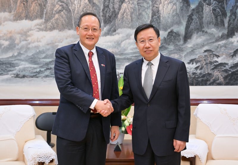 新加坡—四川贸易与投资委员会举行第二十三次会议
王晓晖会见陈诗龙 黄强陈诗龙出席并致辞「相关图片」