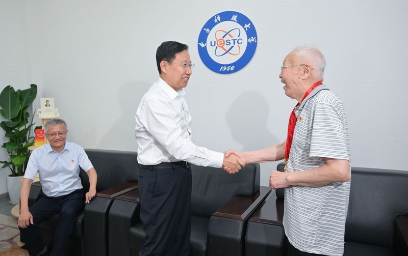 王晓晖在电子科技大学讲主题教育专题党课时强调
坚持读原著学原文悟原理
切实做到学思用贯通知信行统一「相关图片」