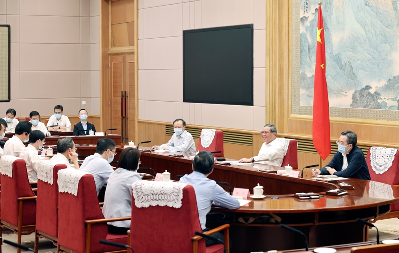 李强主持召开经济形势专家座谈会「相关图片」