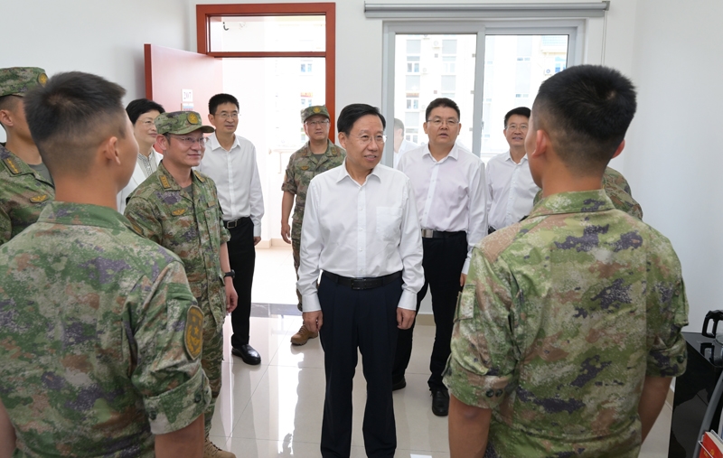 王晓晖走访慰问驻川部队官兵
施小琳参加「相关图片」