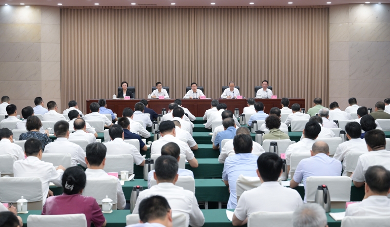 王晓晖在全省防灾减灾和安全生产工作电视电话会议上强调
坚决贯彻落实习近平总书记重要指示精神
汲取教训举一反三抓实抓细防灾减灾和安全生产工作
黄强出席并讲话「相关图片」