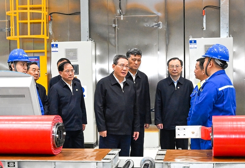 李强在新疆调研时强调
彰显特色优势 提高开放水平
在高质量发展中增进民生福祉促进长治久安「相关图片」