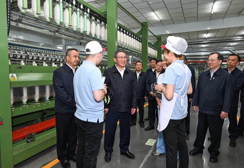 李强在新疆调研时强调
彰显特色优势 提高开放水平
在高质量发展中增进民生福祉促进长治久安「相关图片」