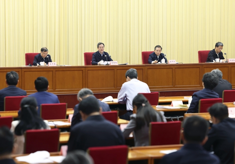 习近平对学校思政课建设作出重要指示强调
不断开创新时代思政教育新局面
努力培养更多让党放心爱国奉献担当民族复兴重任的时代新人
丁薛祥出席新时代学校思政课建设推进会并讲话「相关图片」