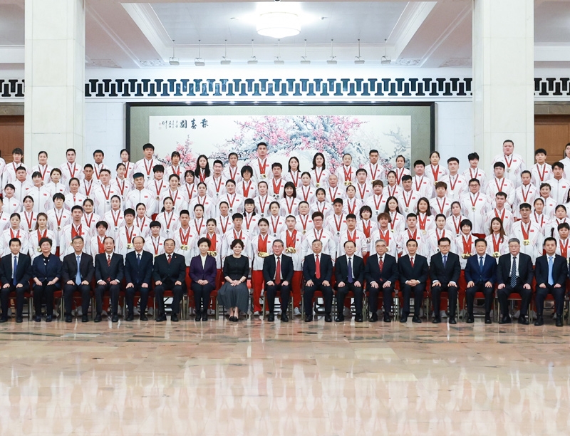 李强会见第17届残奥会中国体育代表团「相关图片」