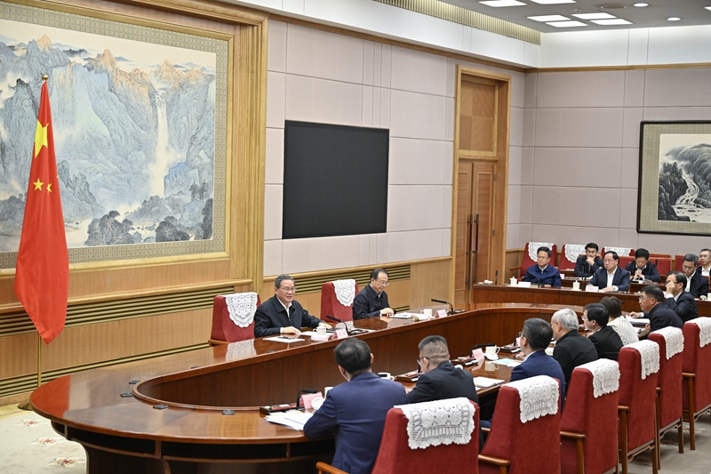 李强主持召开经济形势专家和企业家座谈会「相关图片」