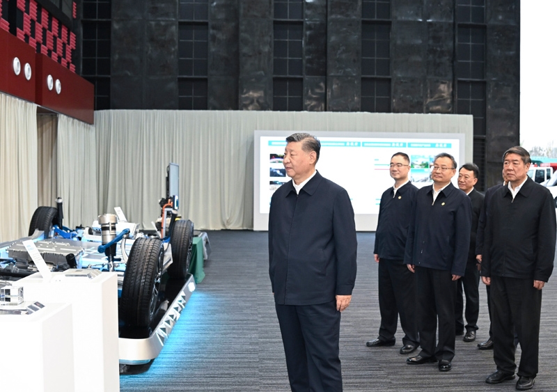 习近平在安徽考察时强调
发挥多重国家发展战略叠加优势
奋力谱写中国式现代化安徽篇章「相关图片」